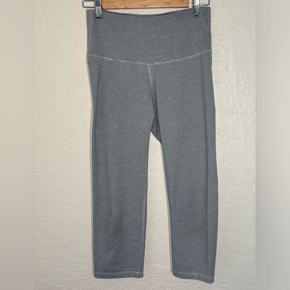 OLD NAVY Cropped Striped Athletic Leggings